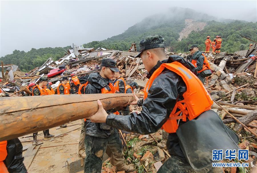 （圖文互動）（11）武警官兵持續(xù)奮戰(zhàn)多地洪澇災(zāi)害搶險(xiǎn)救援一線