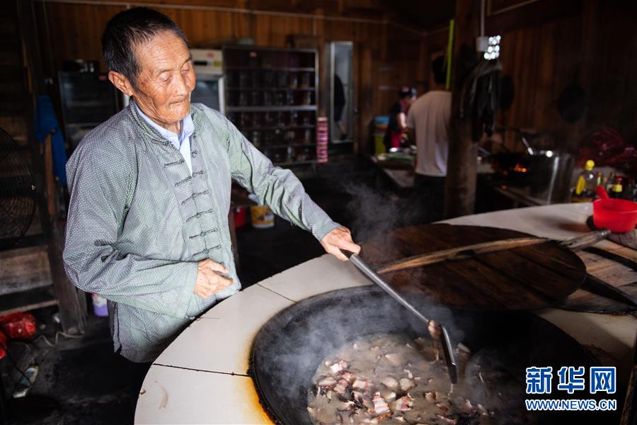 （新華全媒頭條·走向我們的小康生活·圖文互動）（8）那山，那人，那苗寨——十八洞村三代人的奮斗史