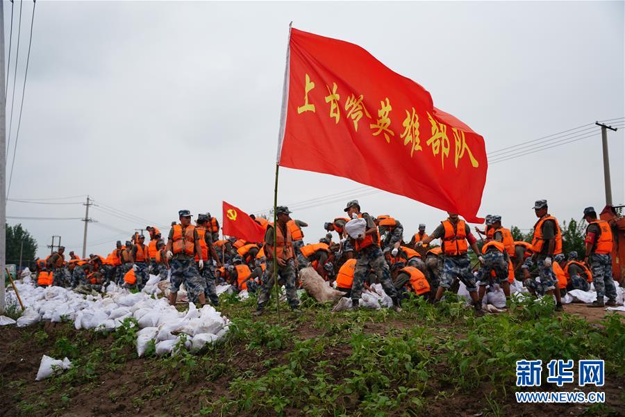 （防汛抗洪·圖文互動(dòng)）（4）洪水不退，子弟兵誓死不退——解放軍和武警部隊(duì)官兵參與洪澇災(zāi)害搶險(xiǎn)救援記事