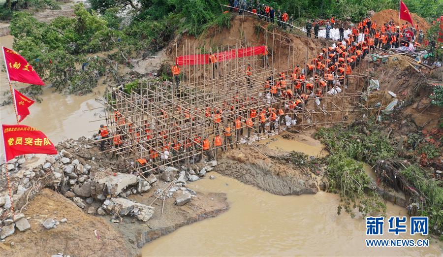 （防汛抗洪·圖文互動(dòng)）（10）洪水不退，子弟兵誓死不退——解放軍和武警部隊(duì)官兵參與洪澇災(zāi)害搶險(xiǎn)救援記事