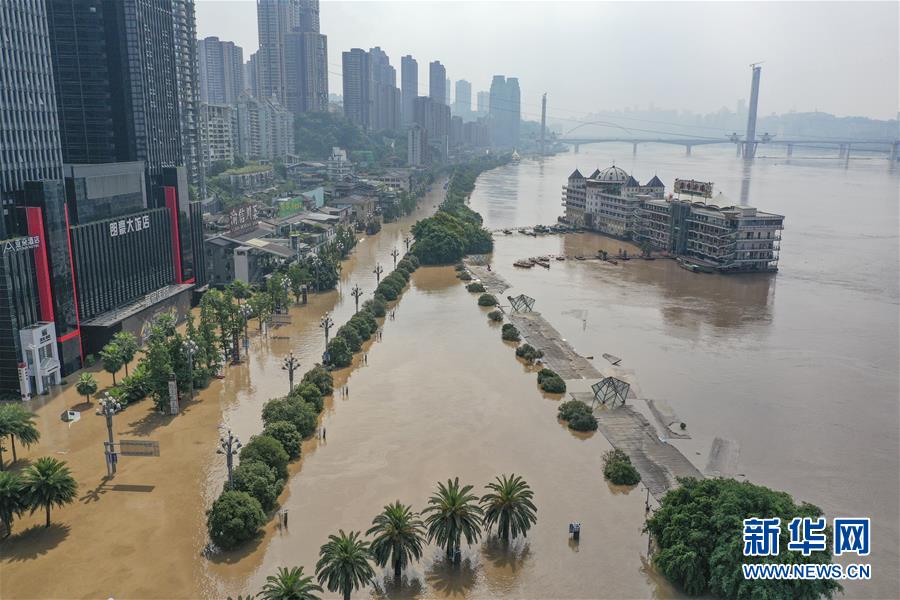 （防汛抗洪·圖文互動）（10）救援，在被洪水漫過的街巷之間——直擊重慶長江、嘉陵江抗洪一線