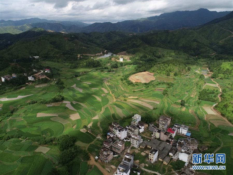 （在習(xí)近平新時(shí)代中國(guó)特色社會(huì)主義思想指引下——新時(shí)代新作為新篇章·習(xí)近平總書記關(guān)切事·圖文互動(dòng)）（4）新生活、新盼頭——脫貧攻堅(jiān)新形勢(shì)速覽