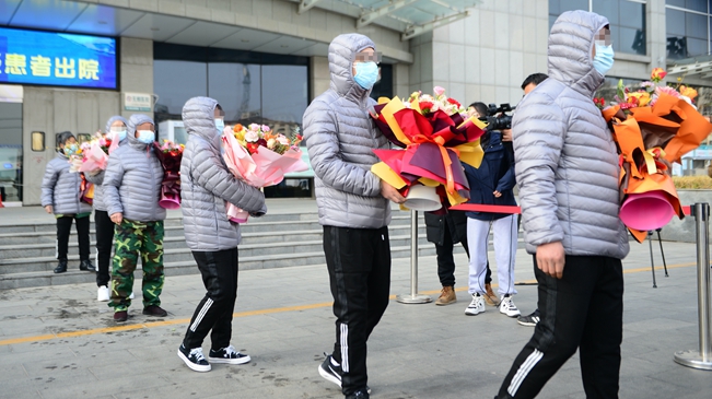 河北石家莊：首批30名患者符合出院標(biāo)準(zhǔn) 昨日出院