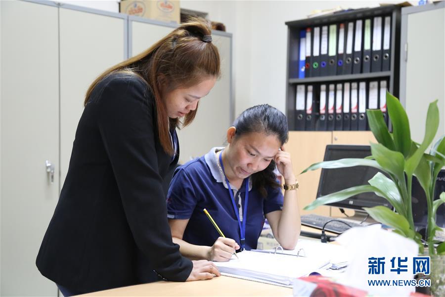 （國際·圖文互動）（1）通訊：“信守承諾，一諾千金”——一個老撾女孩在中國企業(yè)的十年成長史